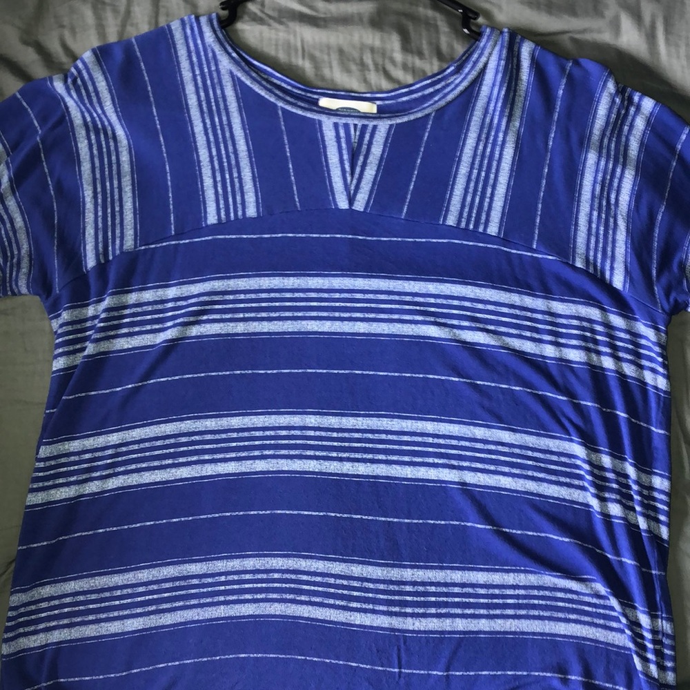 Blue t-shirt with white stripes